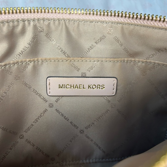 michael kors clutch style bag with detachable long strap :) - Picture 2 of 4